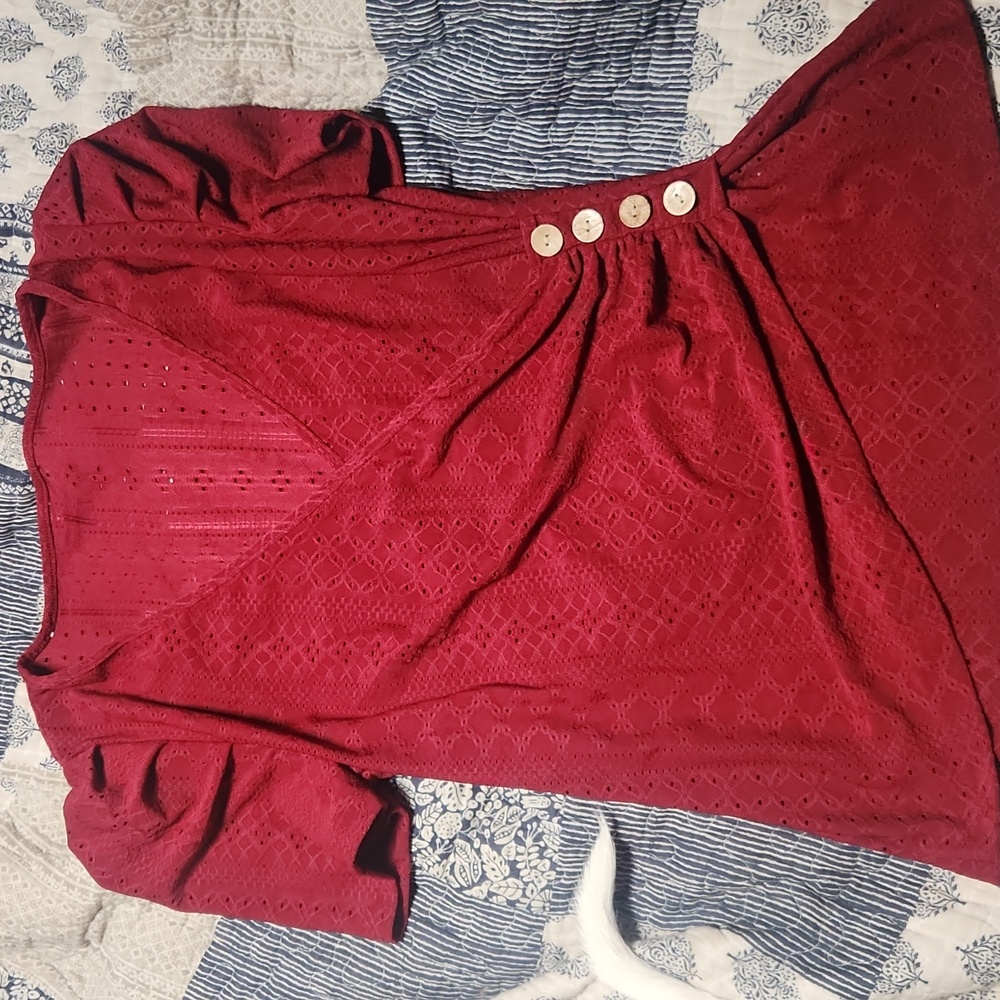 Wine colored top. Very pretty.